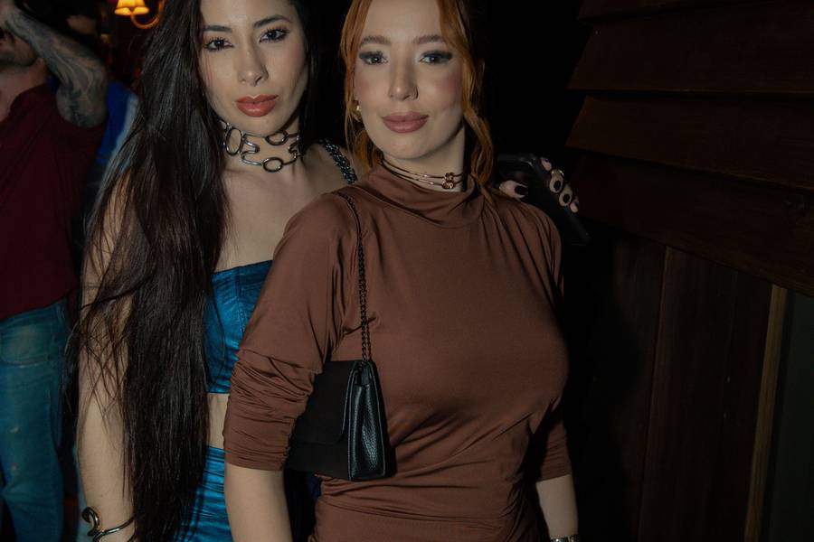 BALLY SERTANEJO de DE FERIAS COM A BALLY