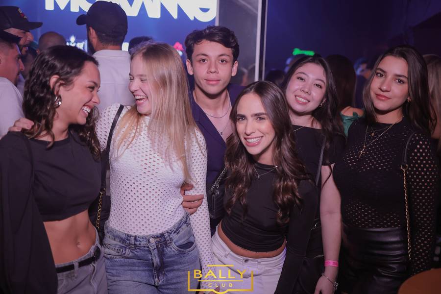 BALLY HOUSE  de FERIADOU NA BALLY