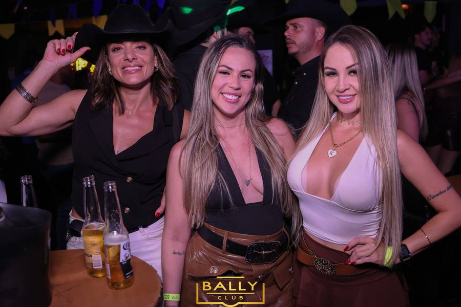 BALLY SERTANEJO de AFTER DIEGO & ARNALDO 