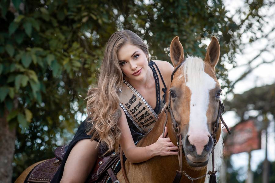 Book de Rainha do Rodeio 2024 - Fernanda Zampieri