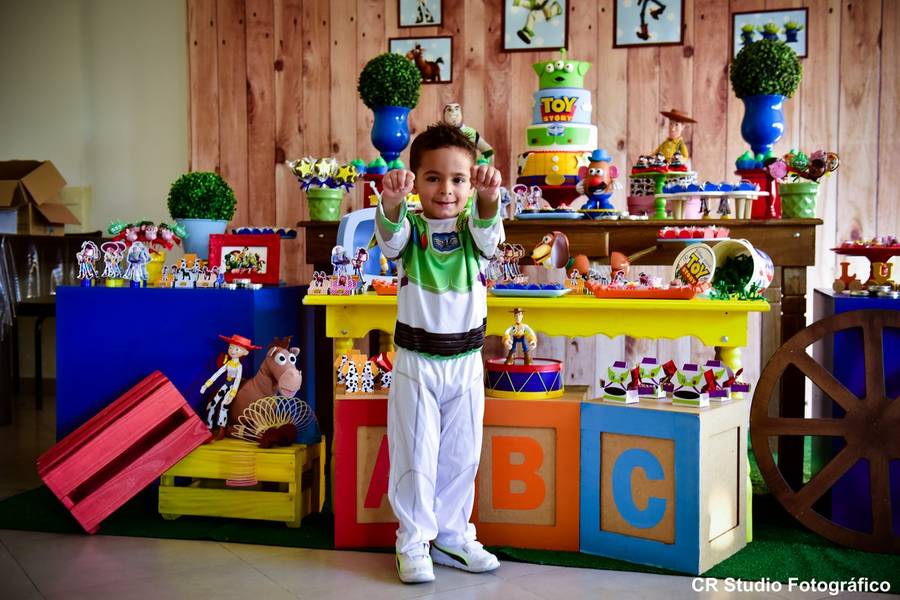 Aniversário Infantil de Ao Infinito e Além  - Lucas 2 anos