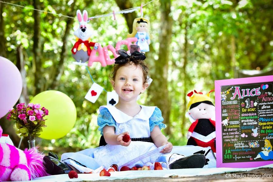 Ensaio infantil de Smash the Cake - Alice no país das maravilhas