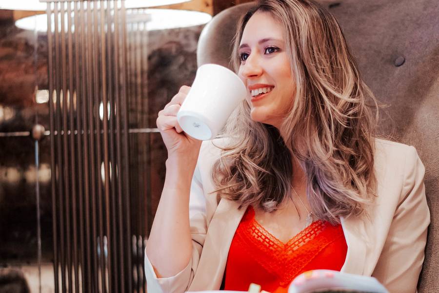 Branding Photo of Mariana Costa 