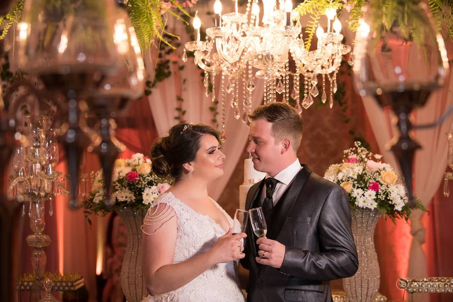 CASAMENTO de Iniciou em uma festa