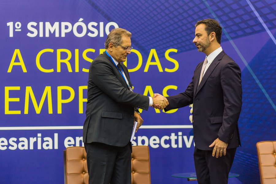 Eventos corporativos de 1o Simposio - a Crise das Empresas