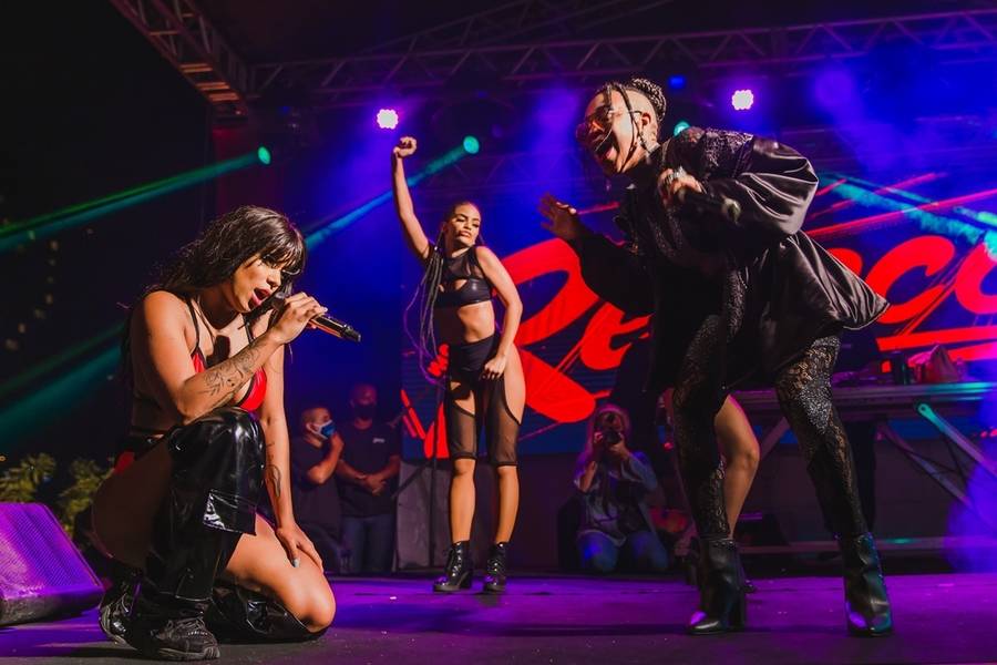 evento de PopLINE apresenta: Mc Rebecca com participação da Karol Conka