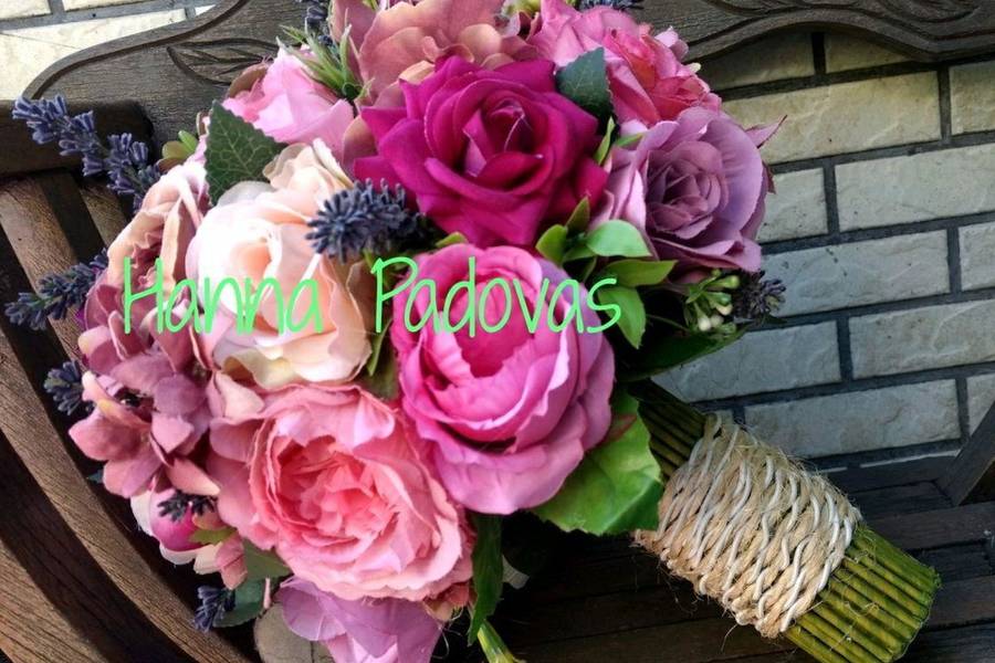 Buquês de Buque de Rosas, Peônias, Hortências e Lavandas