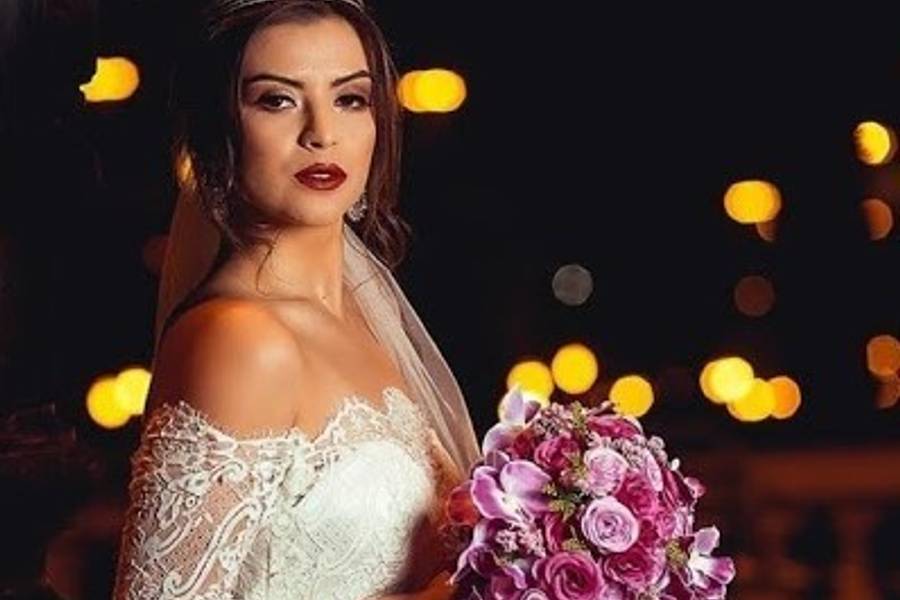 Buquês de Buque Cascata de Rosas e Orquídeas