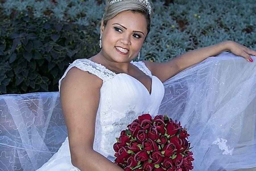 Buquês de Buque de Rosas e Mini Lírios