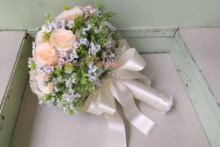 Buquês de Buque de Rosas e Mosquitinhos
