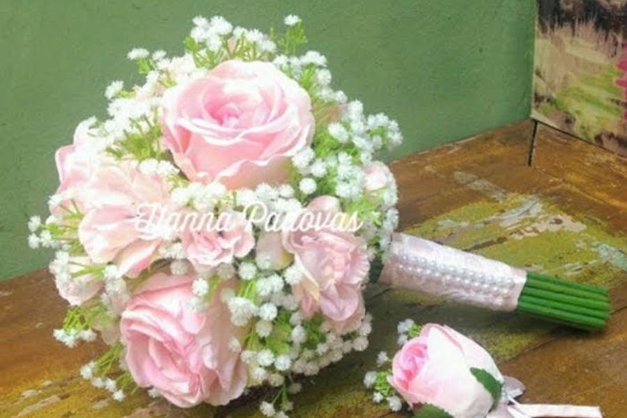 Buquês de Buque Mini Wedding de Rosas e Mosquitinhos