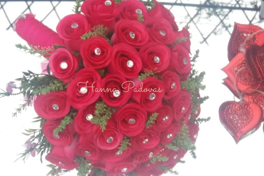 Buquês de Buque de Botões de Rosas e Cristais