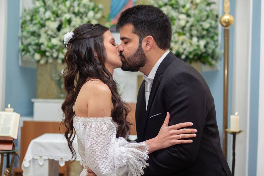 Casal de CASAMENTO EM CAPELA + FESTA NO RESTAURANTE COCO BAMBU EM JUNDIAÍ