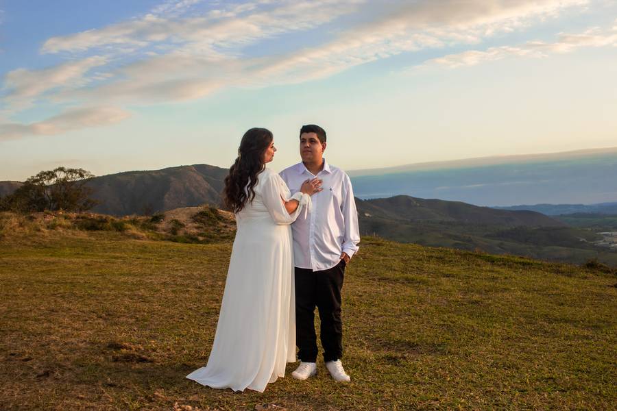 Casal de Ensaio de Casal no Morro do Capuava: Fotos Incríveis em um Cenário Natural