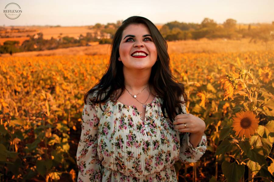 Retratos femininos de Brilho entre Girassóis: Ensaio de 25 Anos da Jacque em Sumaré