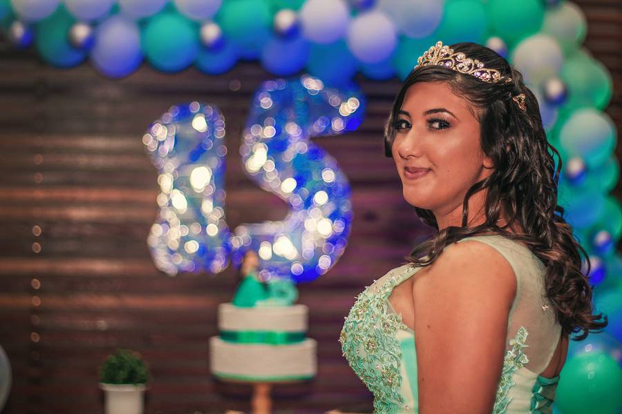 Festa de 15 anos de Memórias Inesquecíveis: Registro Fotográfico de Festa de 15 Anos