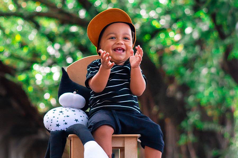 Ensaio Infantil de Ensaio de um ano em um lugar muito bonto | João