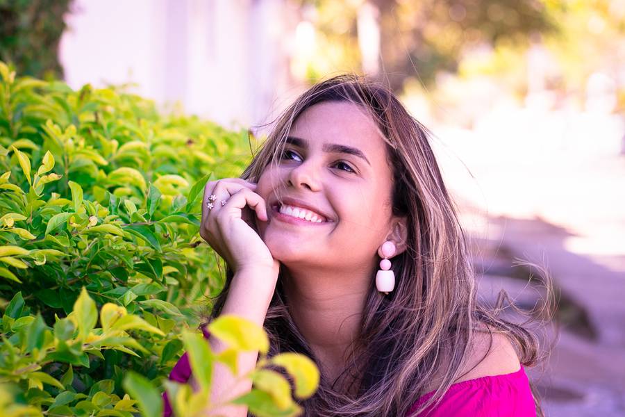 Retrato feminino de Maria Eduarda 17 anos