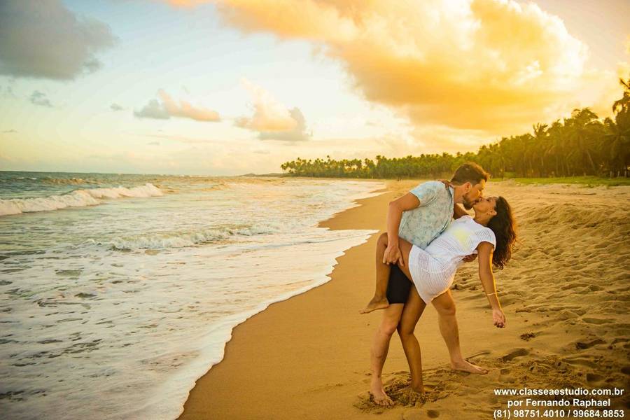 Ensaios de Casais de Ensaio fotográfico de casal na praia do Paiva com Imagens Aereas