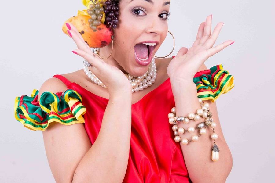 Editoriais de Editorial de Moda Vert Rouge Sophistiqué para o Carnaval