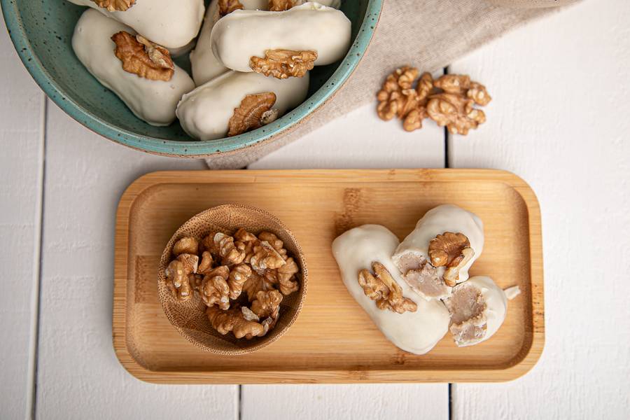 Gastronomia de Doces camafeu de nozes, pão de mel e amor em pedaços