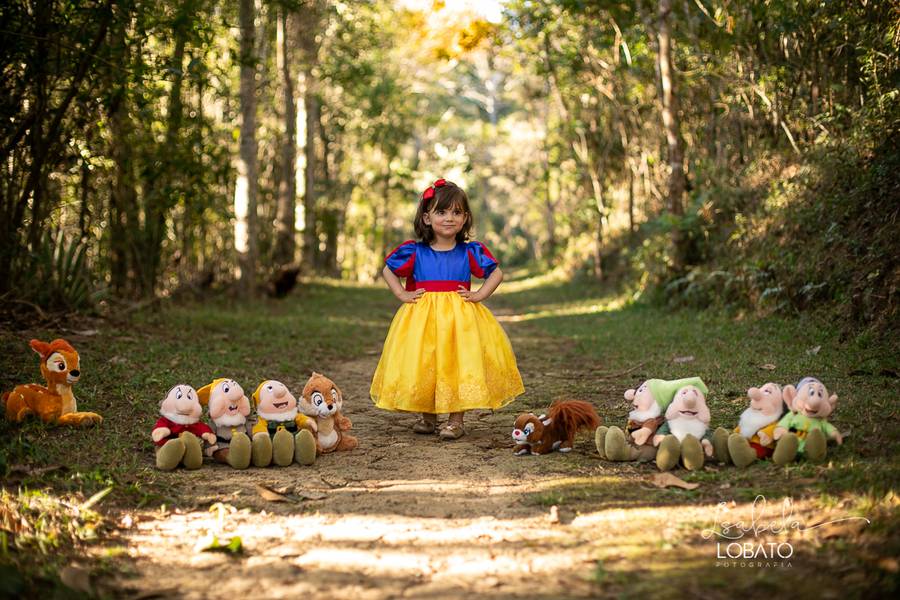 Crianças de A Branca de Neve: Maria Cecília e os Sete Anões