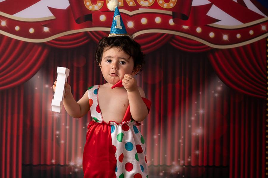 Crianças de Smash The Cake - Enzo 1 ano