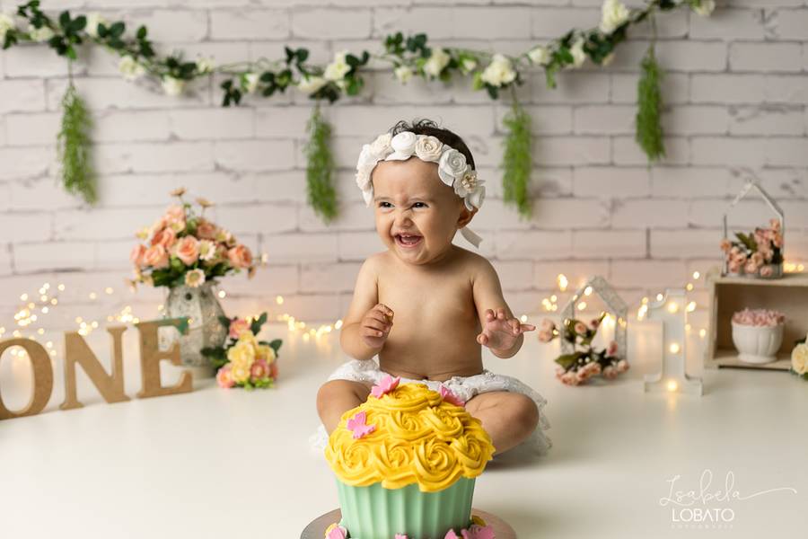 Crianças de Smash The Cake - Cecília 1 ano