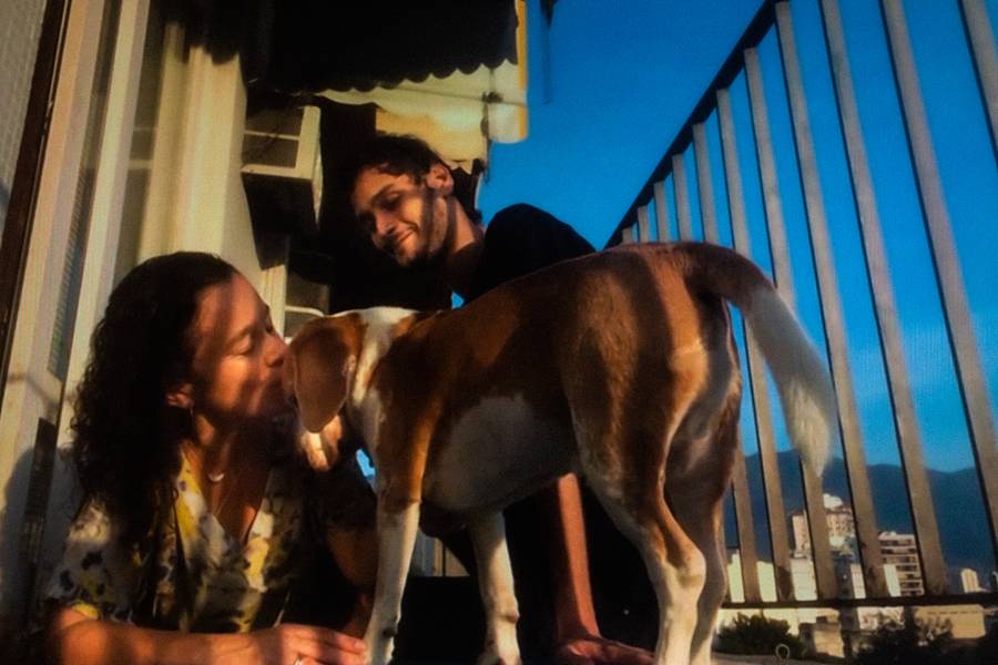 Fotografia Online de Dani, Matheus (e Todd) em quarentena