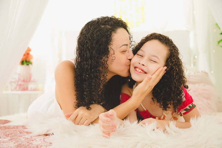 Família de Ensaio Quarto Rosa Mãe e Filha