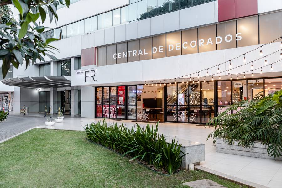 Arquitetura Comercial de FR Incorporadora \\ Espaço FR.