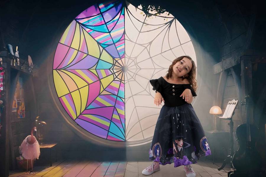 Fotografia Lúdica de Ensaio Inspirado na Wandinha Addams