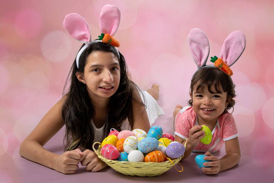 Fotografia Lúdica de Páscoa Larissa e Lavínia 