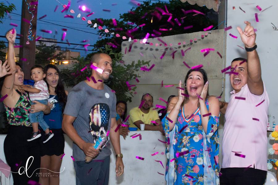 Chá de Bebê de Chá de Revelação - Bella ou Bento?