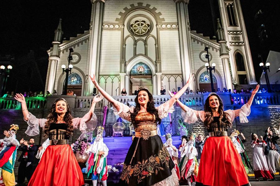 Fotojornalismo de 34ª Festa Nacional da Uva - 6º Desfile