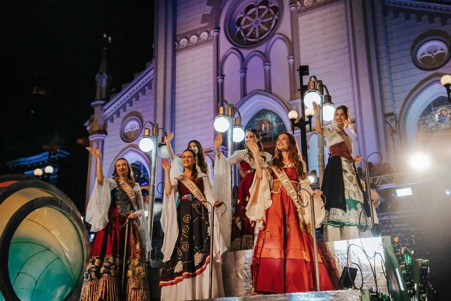 Fotojornalismo de 35ª Festa Nacional da Uva - 5º Desfile