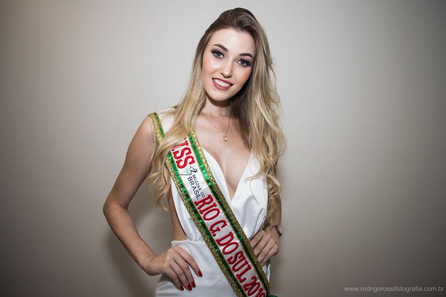 Ensaios de Débora Simonis