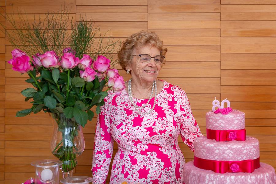 Aniversários de 80 Tons de rosa ... Comemoração do 80º aniversário da Dona Tereza 