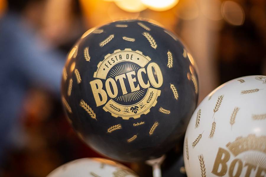 Aniversários de Felicidade é comemorar mais uma ano de vida ... 