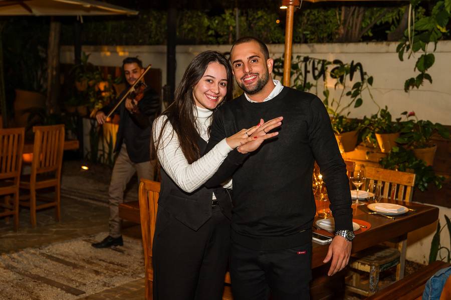 Casal de Pedido de Casamento