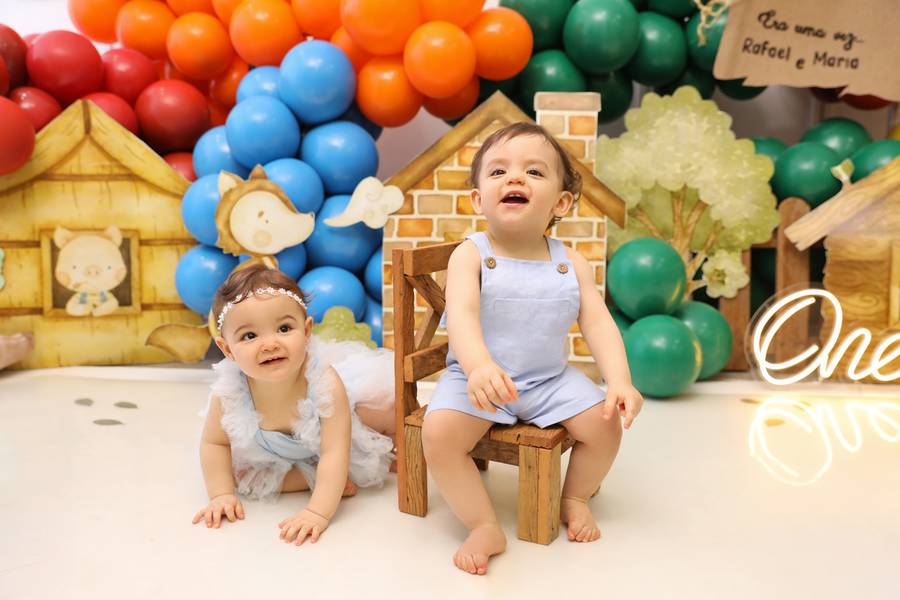 SMASH THE CAKE de RAFAEL E MARIA - OS TRÊS PORQUINHOS