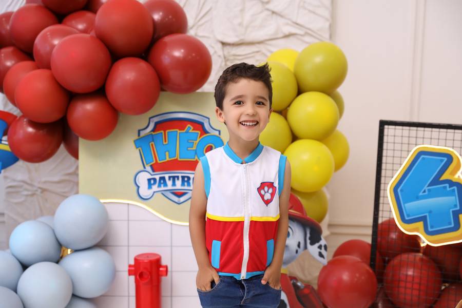 SMASH THE CAKE de THÉO - 4 ANOS