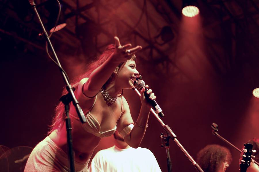 Show  de Gilsons, Mariana Volker e Bala Desejo 