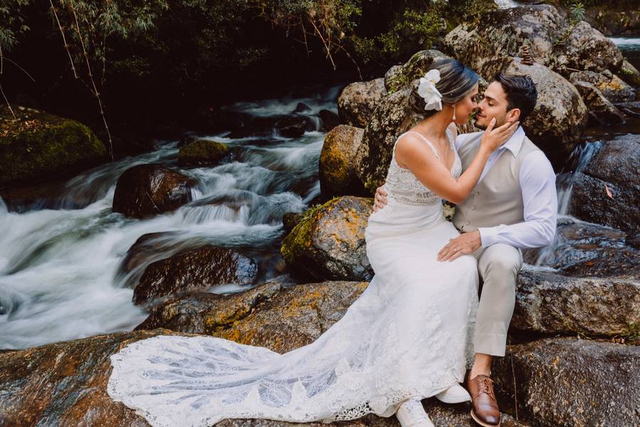 ENSAIOS de Ensaio na Cachoeira - Larissa e Flávio