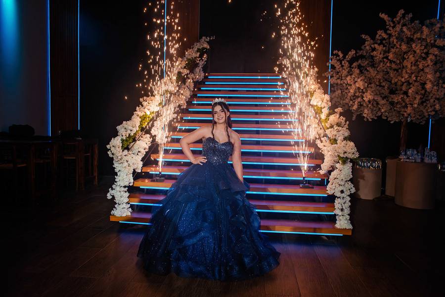 15 anos de Larissa Abascal celebrou seus 15 anos em uma noite inesquecível no Pátio 115