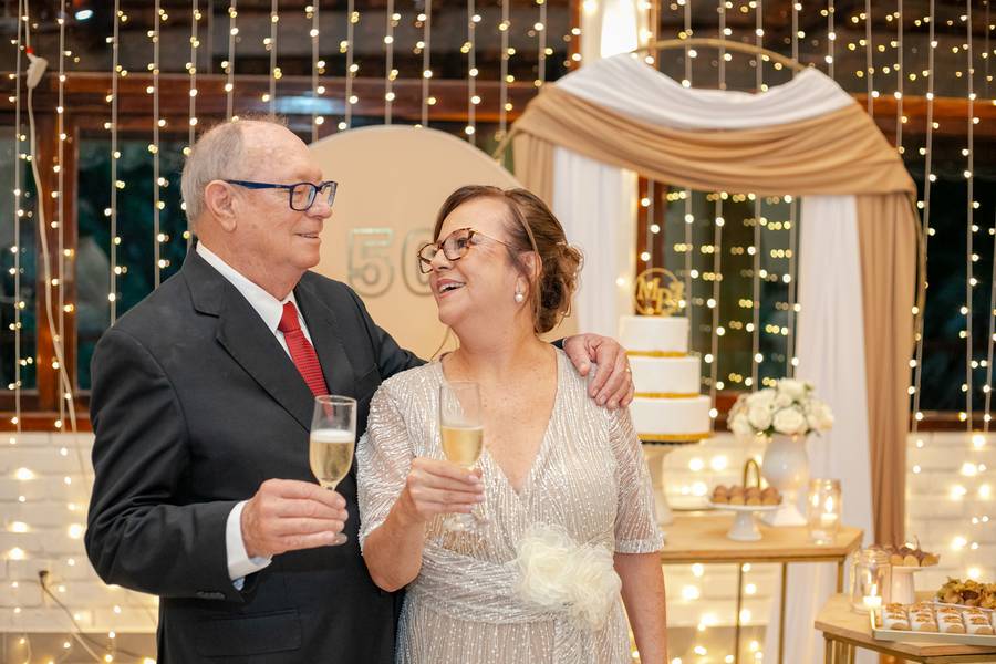 BODAS & BATISMOS de Bodas de Ouro de Margot & Pedro: 50 Anos de Amor e Companheirismo