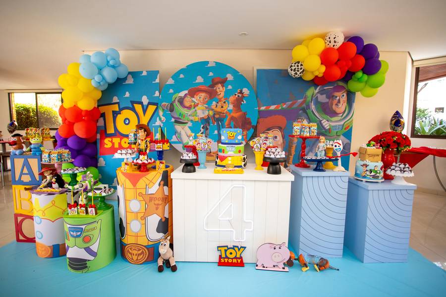 ANIVERSÁRIO INFANTIL de Uma Aventura com Toy Story: A Festa de 4 Anos da Charlotte