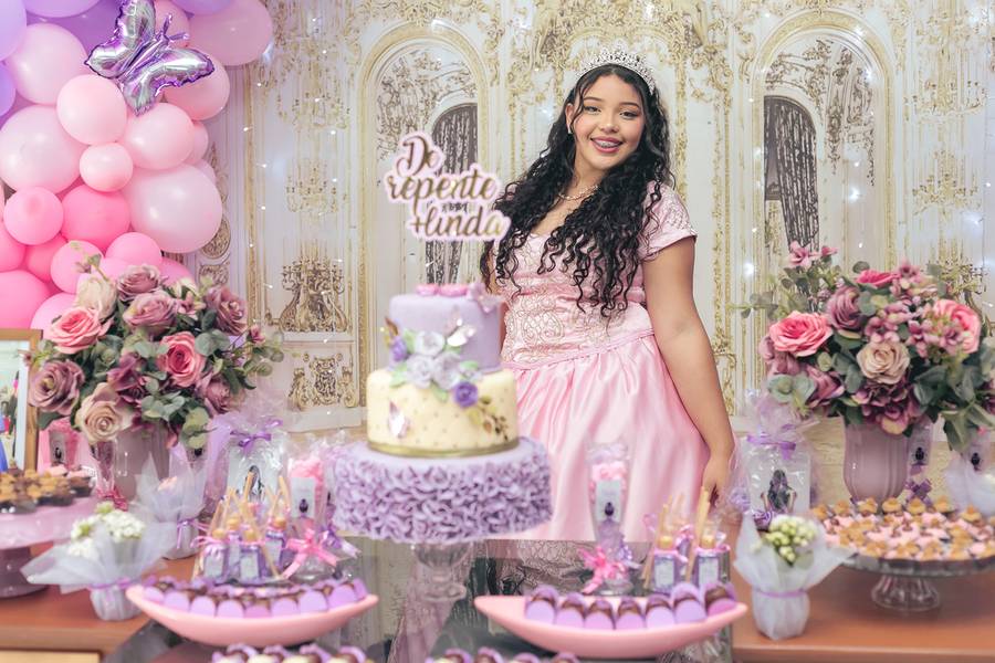 DEBUTANTE de Duda 15 anos: “De repente linda”, com brilho próprio
