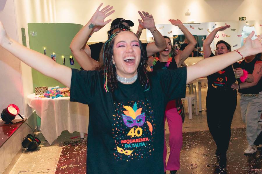 FESTA ADULTO de 40 da Talita: Miquarenta com Samba, Brilho e Alegria