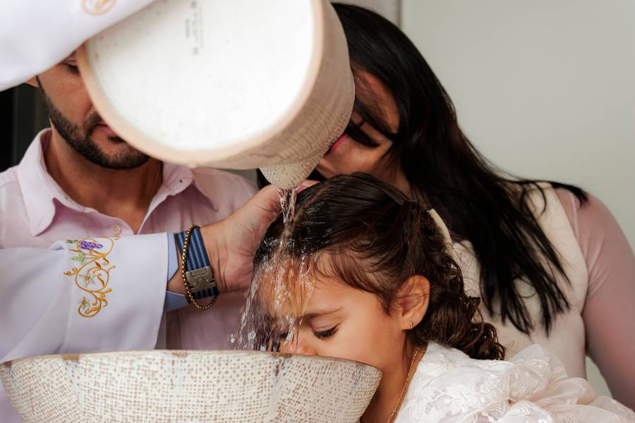 BODAS & BATISMOS de Fernanda | Um batismo vivido em casa com delicadeza e significado